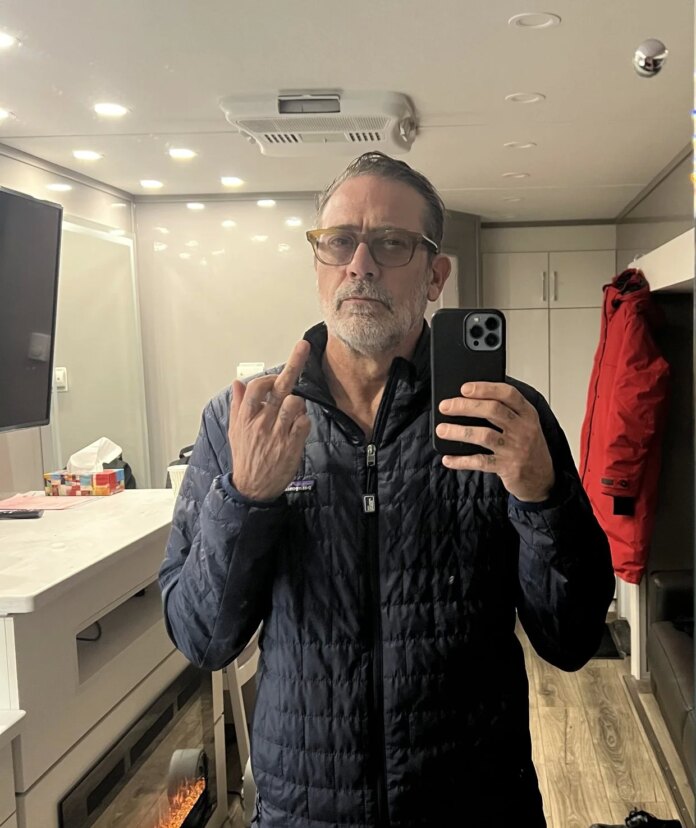 Veja priemira foto de Jeffrey Dean Morgan no set de "The Boys"