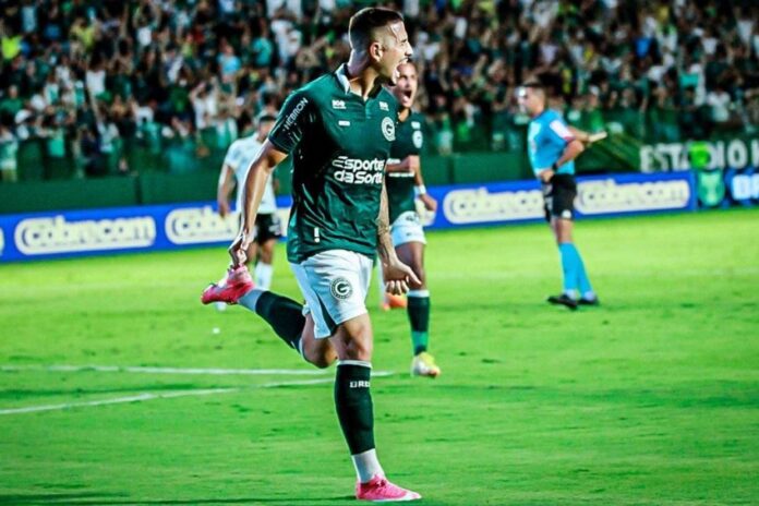 De virada, Gois vence Corinthians com direito a golao de Apodi :: ogol.com.br
