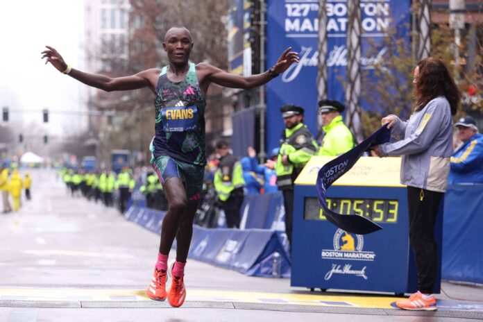 Evans Chebet é bicampeão da maratona de Boston - 17/04/2023 - Na Corrida