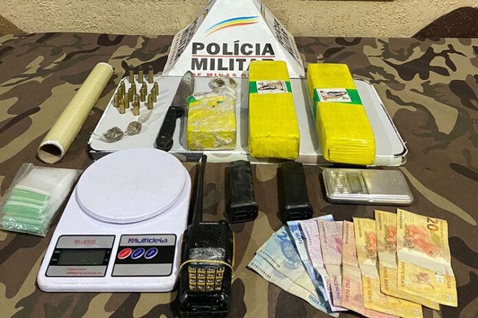 PM apreende drogas e munições em duas ações contra o tráfico