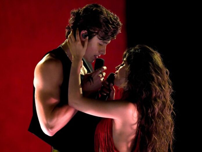 Camila-Cabello-Sahwn-Mendes-800x601.jpg