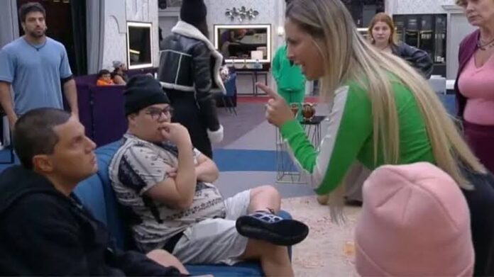Discussao-Faby-e-Servo.jpeg