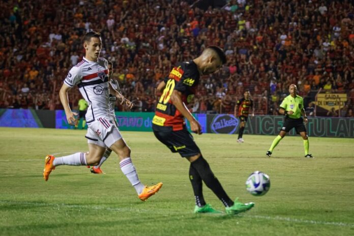 So Paulo aproveita vantagem numrica, castiga Sport e se aproxima das quartas :: ogol.com.br