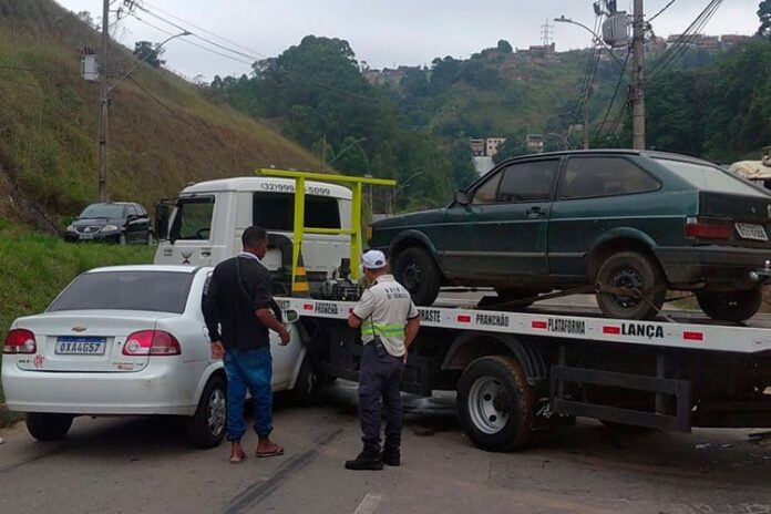 Trânsito no Linhares fica interditado quase uma hora após acidente