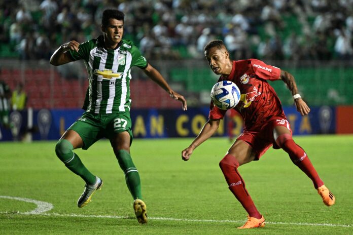 Veja fotos do jogo entre Oriente Petrolero e Red Bull Bragantino pela Sul-Americana