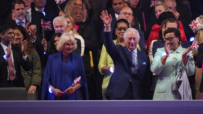 Katy Perry e Nicole Scherzinger cantam em show de coroação do Rei Charles III