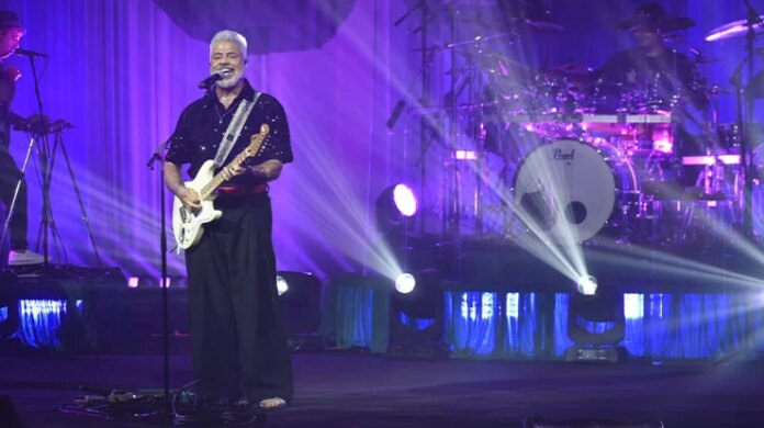 Lulu Santos celebra aniversário de 70 anos com estreia da turnê "Barítono"