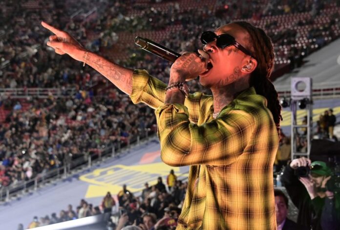 wiz-khalifa-800x542.jpg