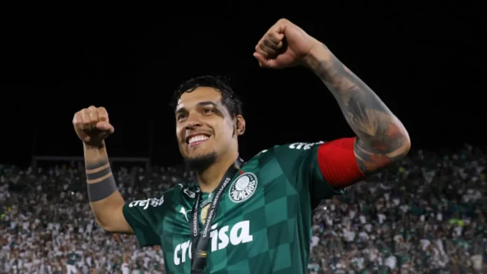 Gustavo Gómez escreve seu nome mais uma vez na história da Libertadores