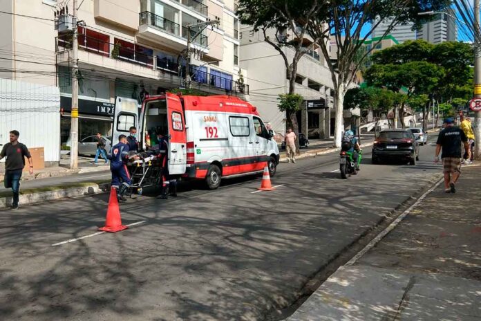 colisão na Avenida Itamar Franco (Foto: Leticya Bernardete)