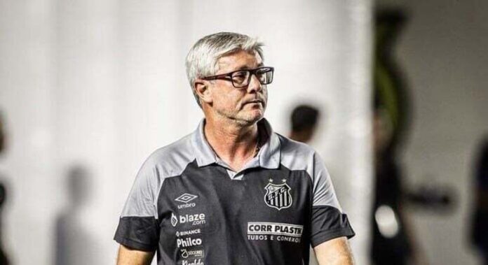 Odair Hellmann fala dos protestos da torcida após empate do Santos e dispara: 'Resultado é o mais importante, mas a performance temos' - Lance