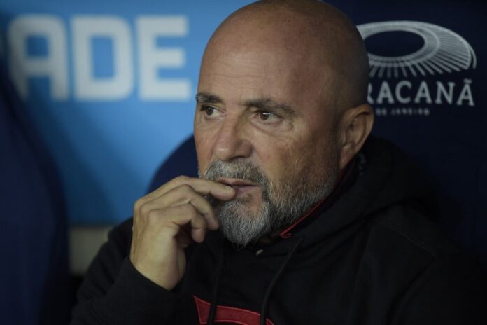 Sampaoli elogia Fla em vitória difícil e critica gramado do Maracanã