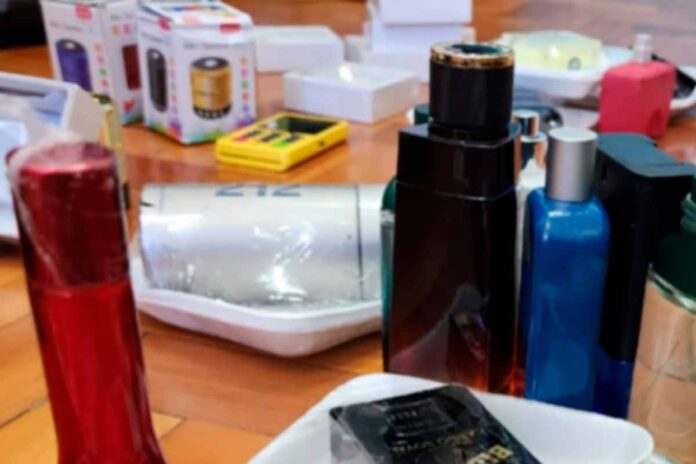 Fiscalização apreende produtos falsificados em Juiz de Fora perfumes e eletronicos apreendidos divulgacao PJF