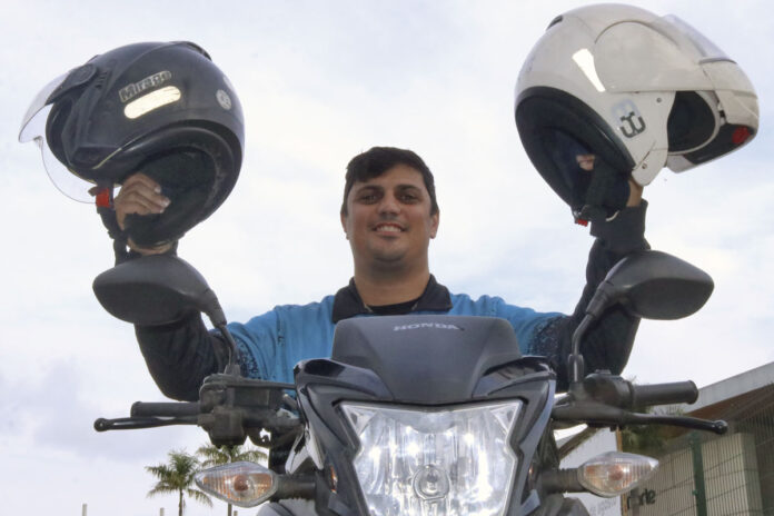 Tarifa mais barata atrai passageiros para transporte em moto por aplicativo