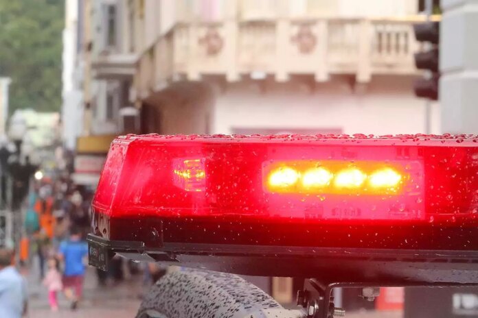 Adolescente de 13 anos tem celular roubado na Avenida Sete de Setembro