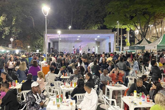 Feira noturna movimenta noite juiz-forana Feira noturna movimenta noite juiz-forana