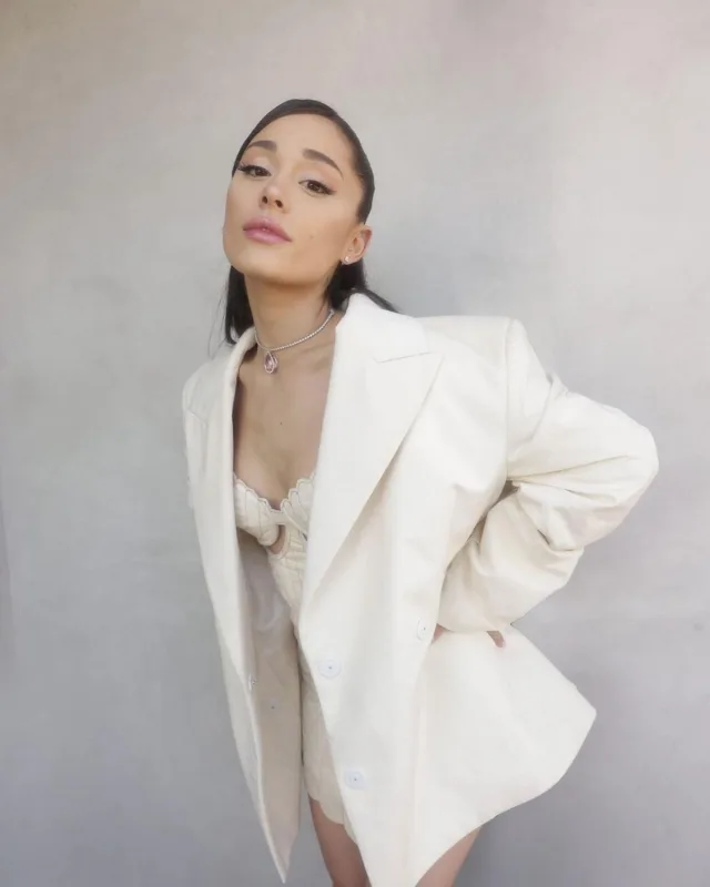 ariana-grande-ethan-slater-affair-romance-polemica-bob-esponja-2-640x800.webp.webp