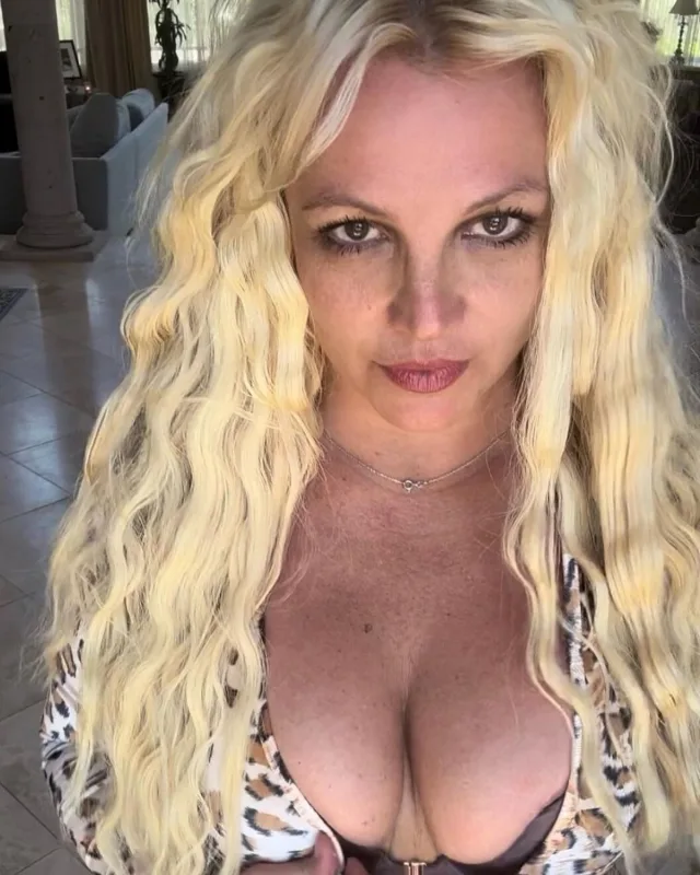 britney-spears-danca-facas-comentarios-reacoes-640x800.webp.webp