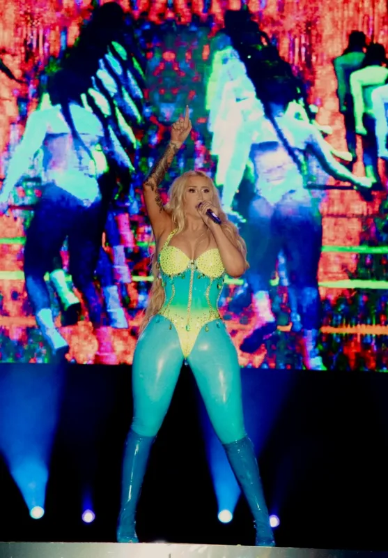 iggy-azalea-ataque-ageismo-jornalista-brasileiro-criticas-the-town-2-557x800.webp.webp