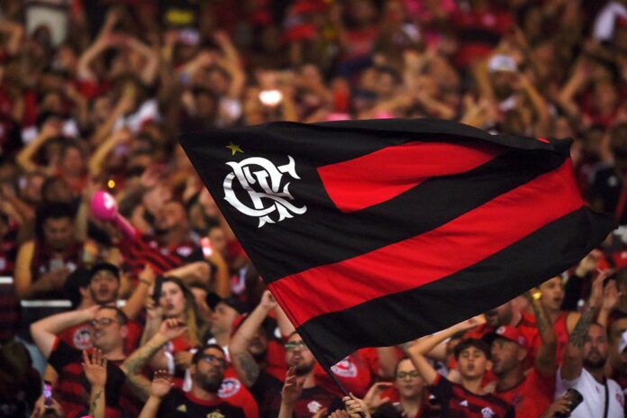 Flamengo supera Botafogo e assume liderança do Brasileirão
