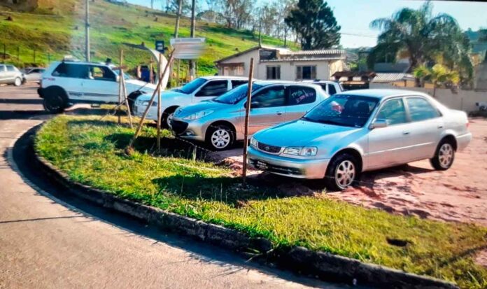 Moradores do Jardim EmaÃºs denunciam invasÃ£o de terrenos pÃºblicos