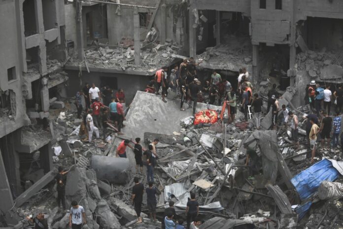 Danos dos bombardeios em Gaza - 27 de outubro de 2023 — Foto: AP Foto/Abed Khaled