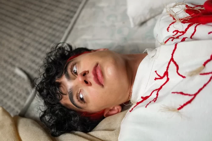 Protagonista de "B.A: O Futuro Está Morto", BENJAMÍN lança música e clipe: veja teaser