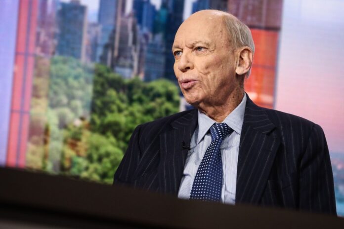 Byron Wien, o estrategista das "dez surpresas" de Wall Street, morre aos 90 anos — Foto: Christopher Goodney/Bloomberg