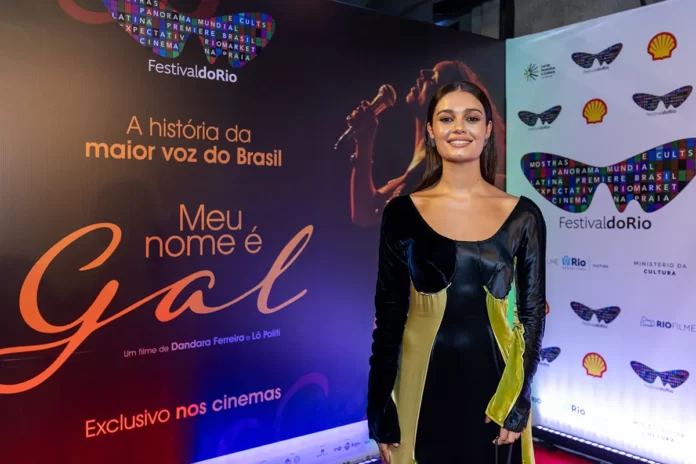 Sophie Charlotte é aplaudida três vezes durante sessão de "Meu Nome é Gal"
