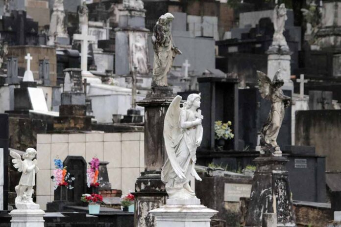 Dia de Finados é vivenciado de maneiras plurais por pessoas de diferentes crenças