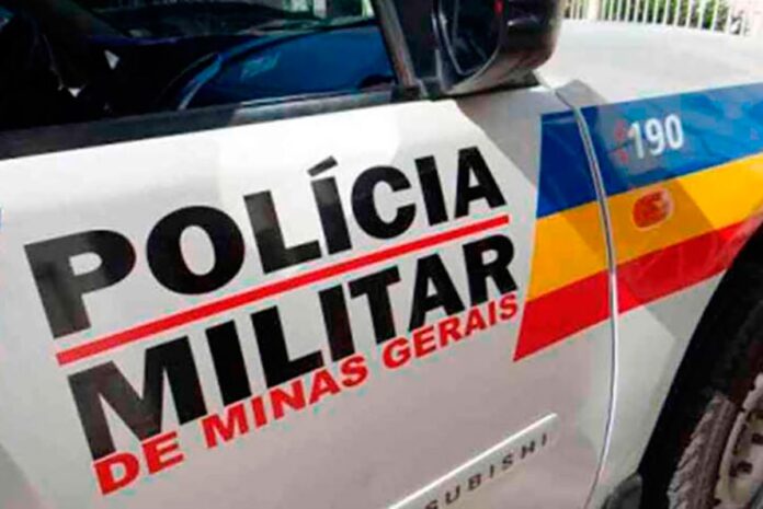 Jovem rouba alimentos, bebidas e cigarros em loja de conveniência e é preso