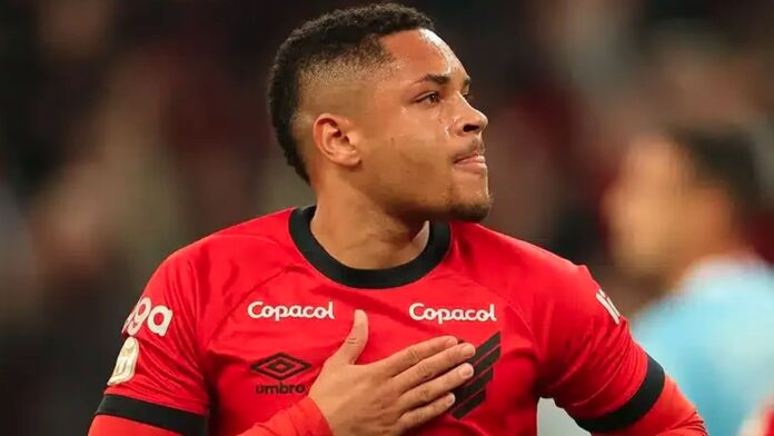 Reviravolta acontece e Vitor Roque pode jogar no Brasileirão