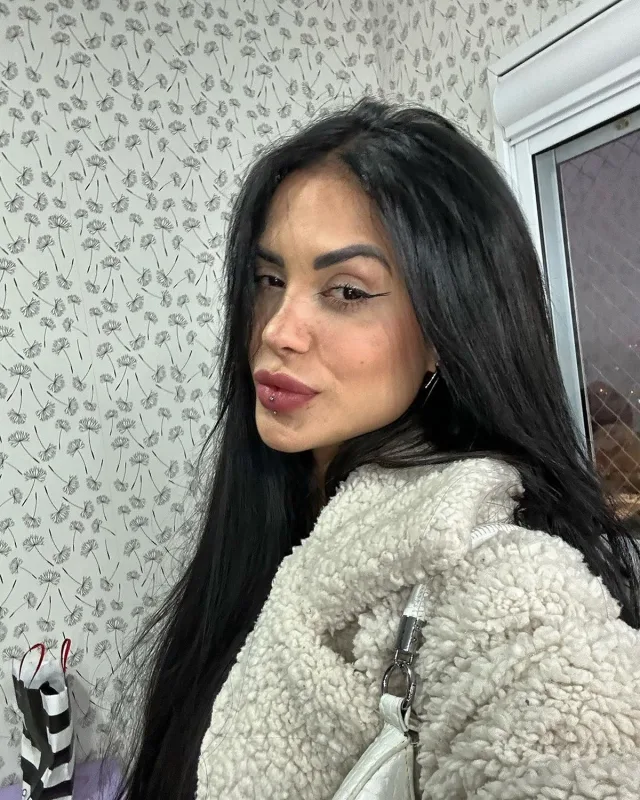 tati-zaqui-gospel-me-guia-deus-2-640x800.webp.webp