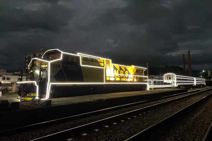 Trem iluminado para o Natal passa por JF nesta semana