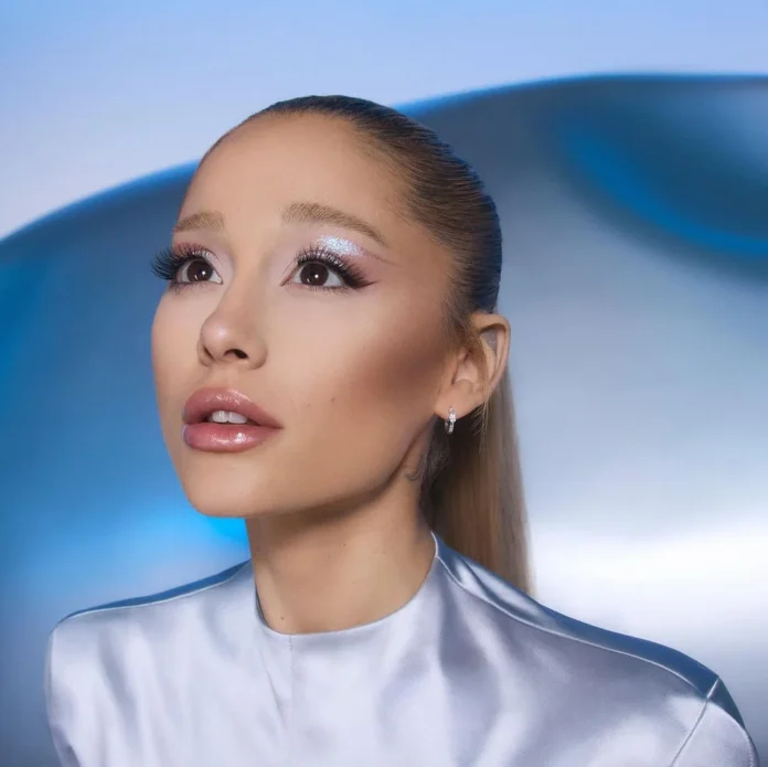 ariana-grande-jpg.webp.webp O 'comeback': Ariana Grande grava clipe em Nova York