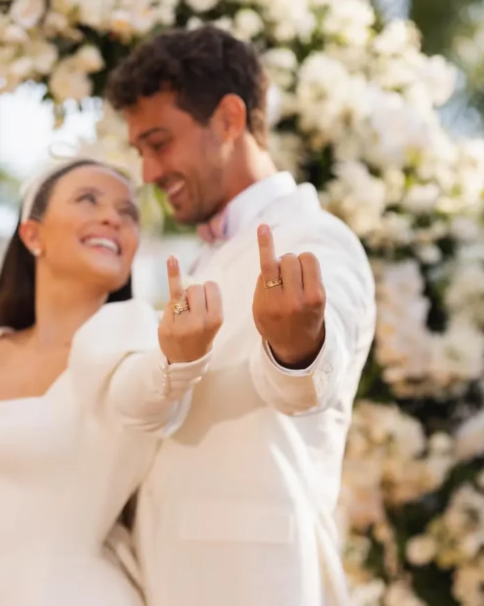 Casou! Larissa Manoela posta fotos de casamento com André Luiz Frambach