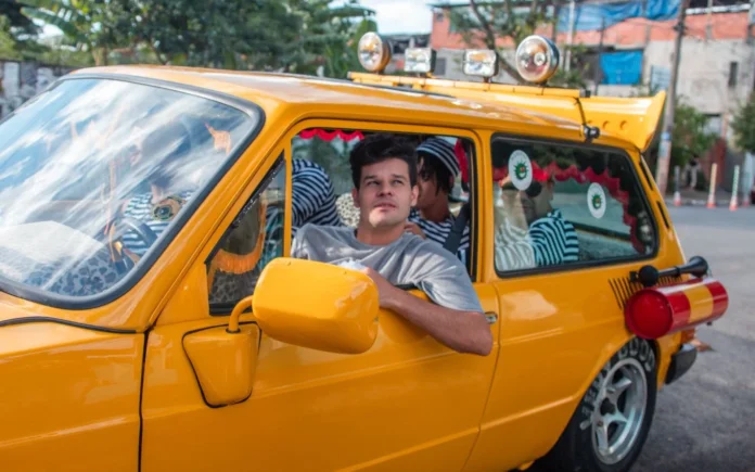 Entrevista: Ruy Brissac não teme ficar marcado por Dinho de Mamonas Assassinas