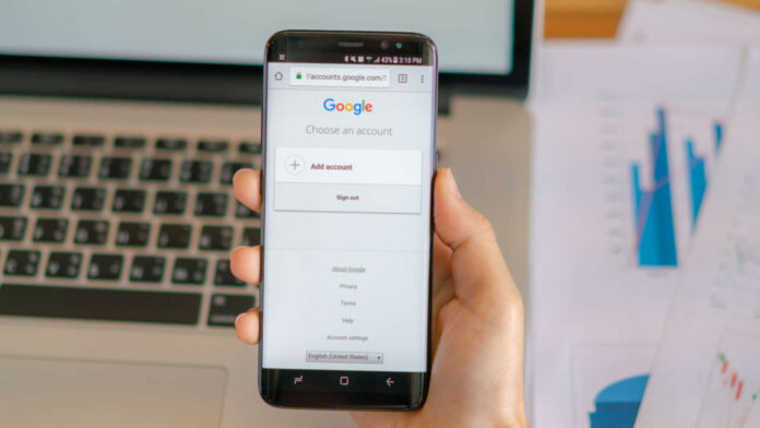 Celular-com-aplicativo-do-Google-aberto.jpg Celular com aplicativo do Google aberto