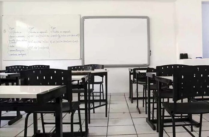 Em negociação salarial, professores da rede municipal anunciam paralisação Em negociação salarial, professores da rede municipal anunciam paralisação