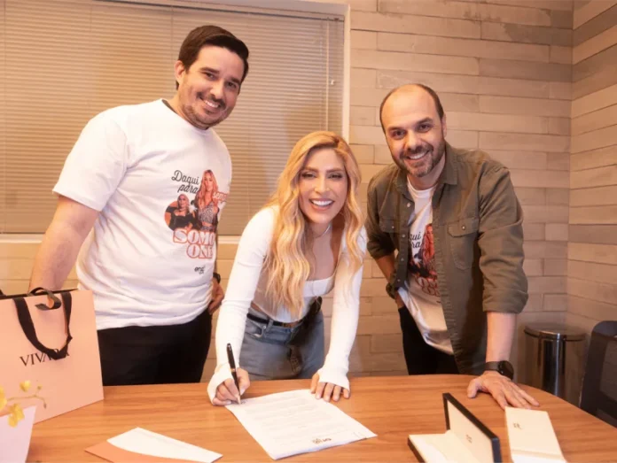 Manu-Bahtidao-assina-contrato-de-exclusividade-com-ONErpm-2-800x601.webp.webp Manu Bahtidão assina contrato de exclusividade com ONErpm 2
