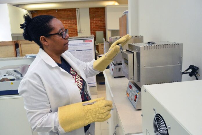 Mulheres driblam sub-representação nas ciências e buscam inclusão