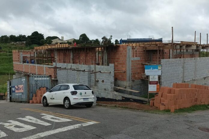 Quase 600 irregularidades sÃ£o identificadas em obras e serviÃ§os da Inspetoria de JF em 2023