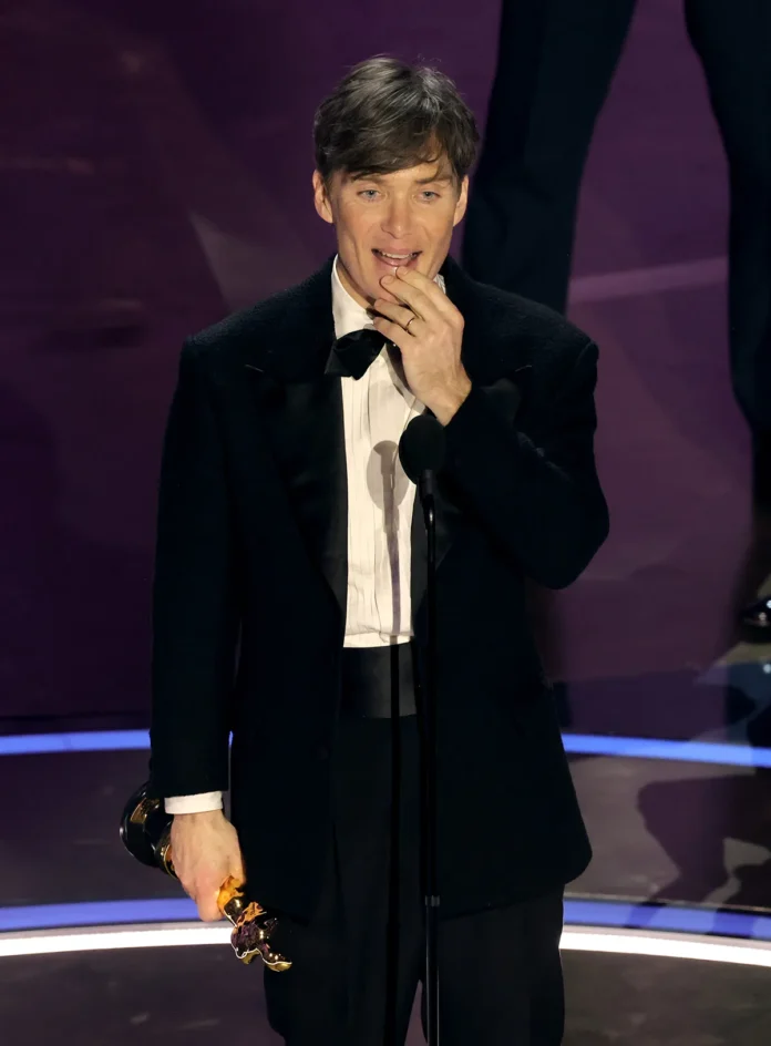 Cillian Murphy vence o Oscar com "Oppenheimer"