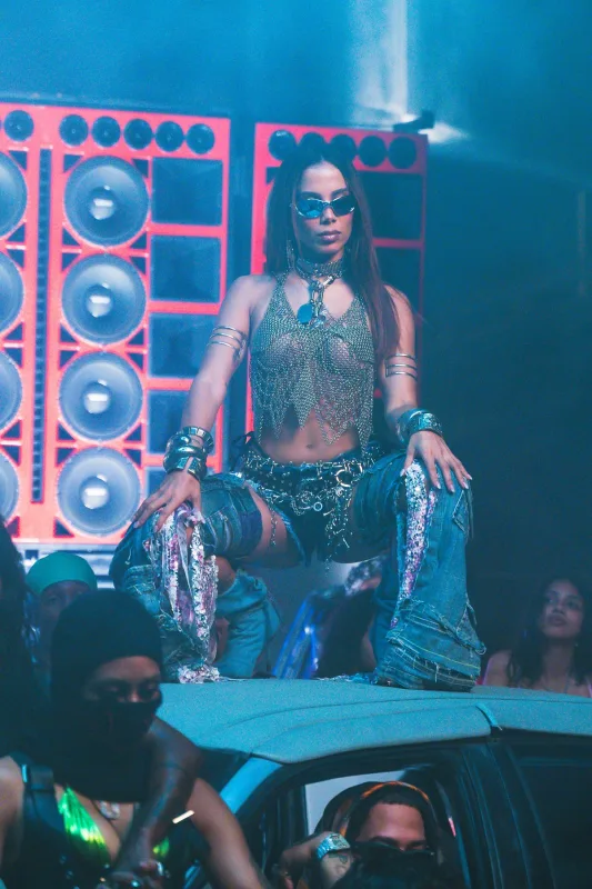 silvio-santos-anitta-clipe-double-team-ia-video-2-533x800.webp.webp