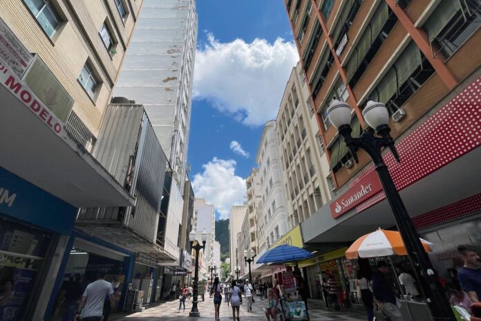 Abril chega com dias ensolarados e altas temperaturas em JF