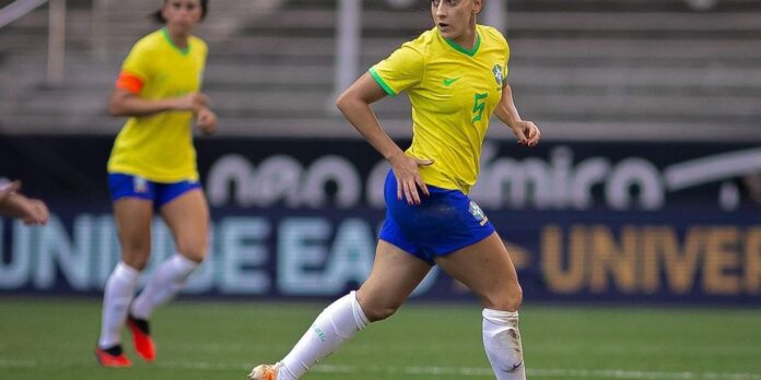 Luana, jogadora da seleção, é diagnosticada com Linfoma de Hodgkin Luana, jogadora da seleção, é diagnosticada com Linfoma de Hodgkin