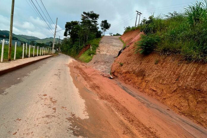 Obra irregular causa transtorno no Francisco Bernardino