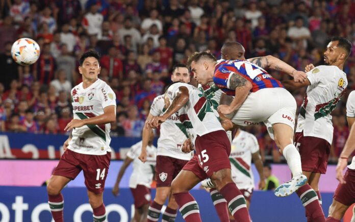 Tricolores se revoltam com atuação do Fluminense na Libertadores: 'Medonho'