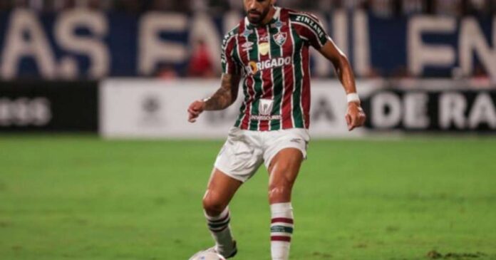 Trio é liberado para treinar com bola, mas deve desfalcar o Fluminense