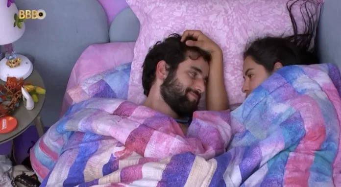 matteus-isabelle-debaixo-edredom-beijo-casal-bbb-24-video-2-800x439.webp.webp